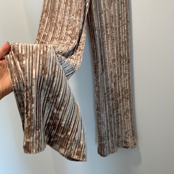 Black Halo - Shimmery velvet champagne jumpsuit - Picture 4 of 10